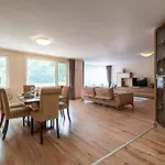 Location 3 Bedroom Next To The Apartmán Varna