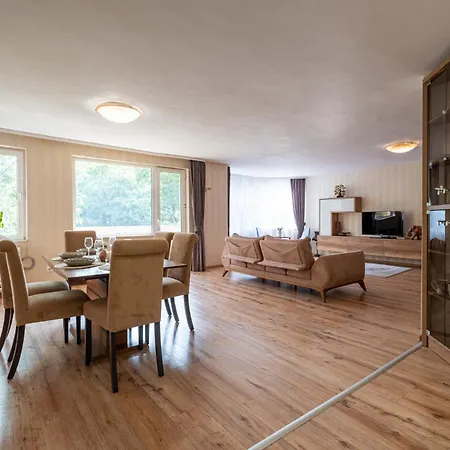 Location 3 Bedroom Next To The Apartment Varna