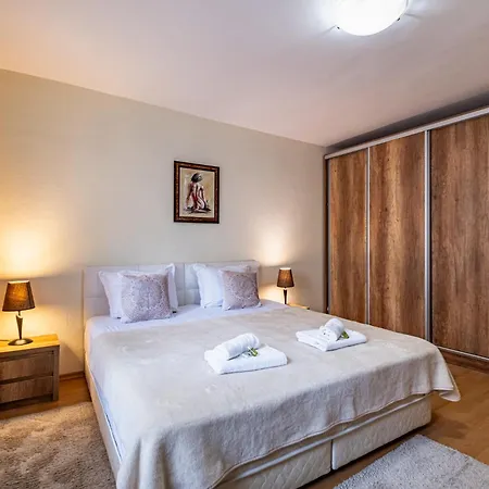 Apartment Location 3 Bedroom Next To The Varna