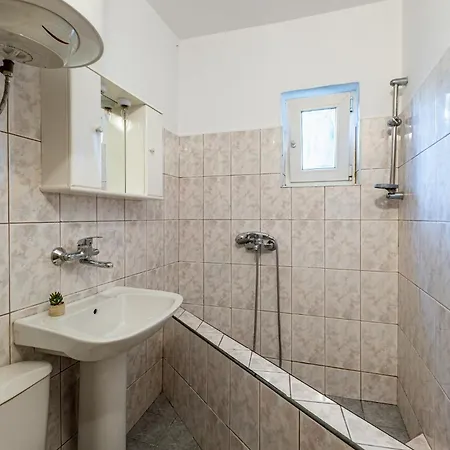 Location 3 Bedroom Next To The Apartment Varna