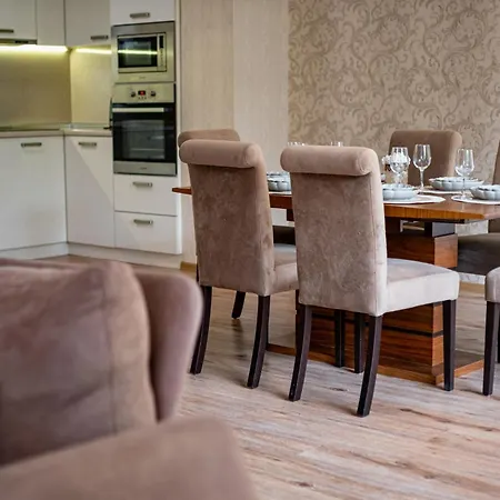 Location 3 Bedroom Next To The Varna