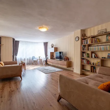 Location 3 Bedroom Next To The Varna
