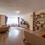 Location 3 Bedroom Next To The Várna