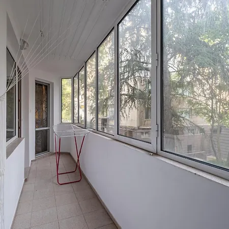 Location 3 Bedroom Next To The *