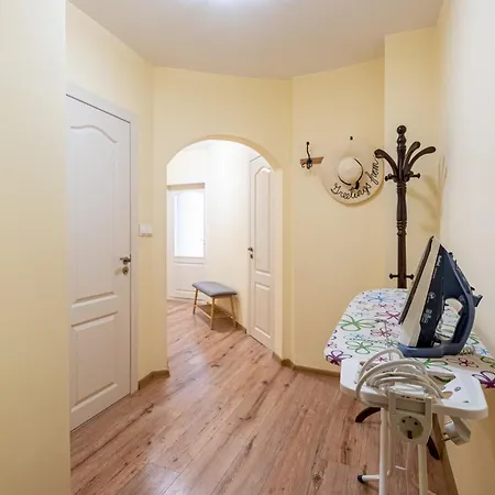 Location 3 Bedroom Next To The Варна