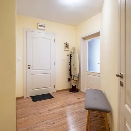 Апартамент Location 3 Bedroom Next To The Варна