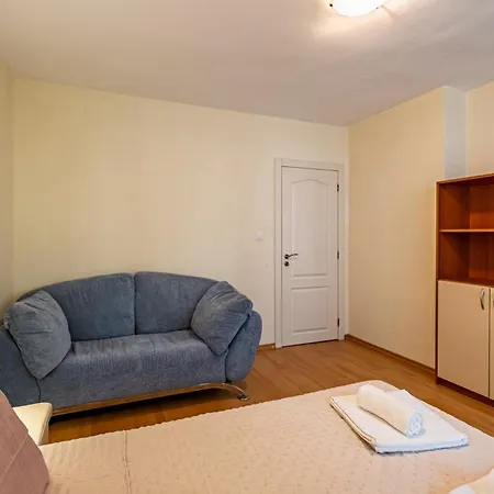 Location 3 Bedroom Next To The Апартамент