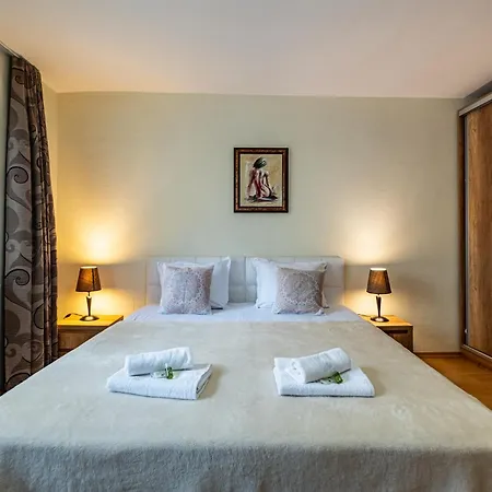 Апартамент Location 3 Bedroom Next To The