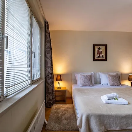 Location 3 Bedroom Next To The Апартамент Варна