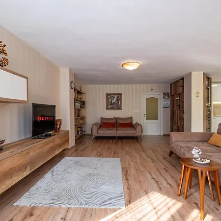 Location 3 Bedroom Next To The Апартамент Варна