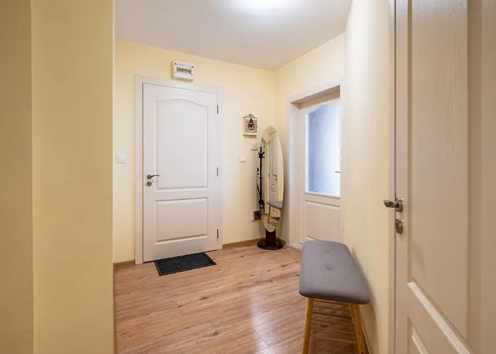 아파트 Location 3 Bedroom Next To The 바르나